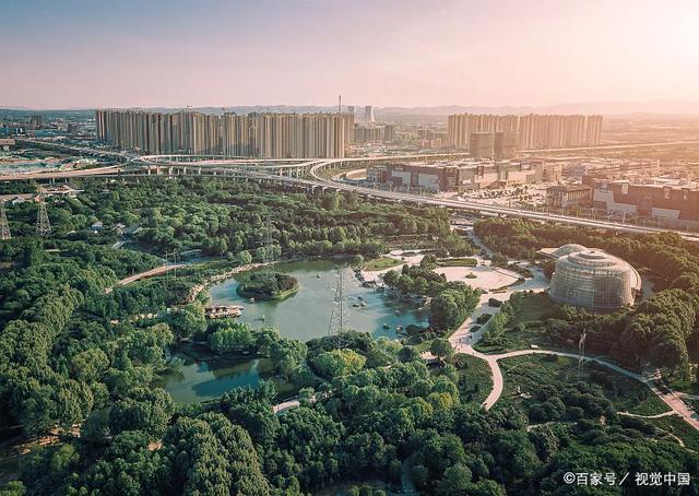 DeepSeek深度解读:AI时代来袭,10大传统职业正加速被取代