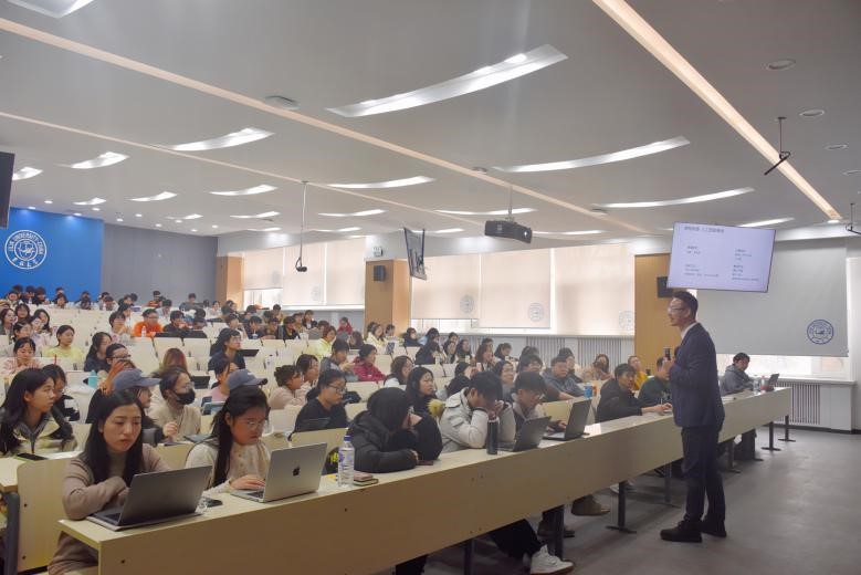 人工智能时代的创新引领者 HyperAI超神经