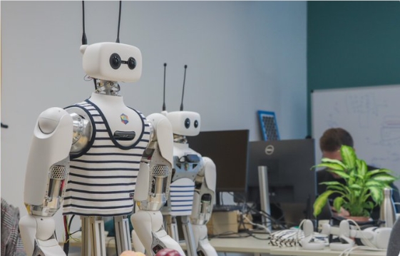 Reachy 2开源人形机器人正式上线销售 售价高达7万美元