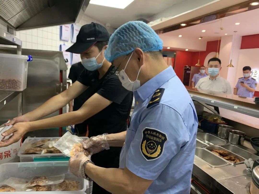 网红餐厅后厨卫生状况堪忧市场监管局介入处理