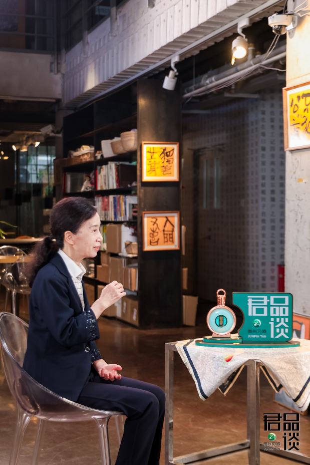 文化传承与个人修养的深度对话 君品谈 (文化传承与个人身份)