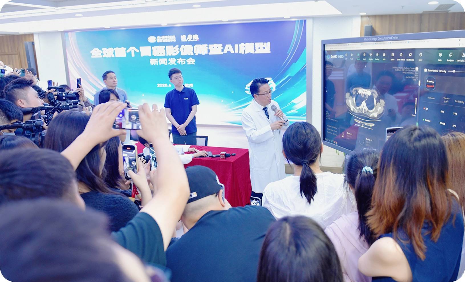 早报抢先看 小米AI眼镜新功能亮相 (早报小程序)