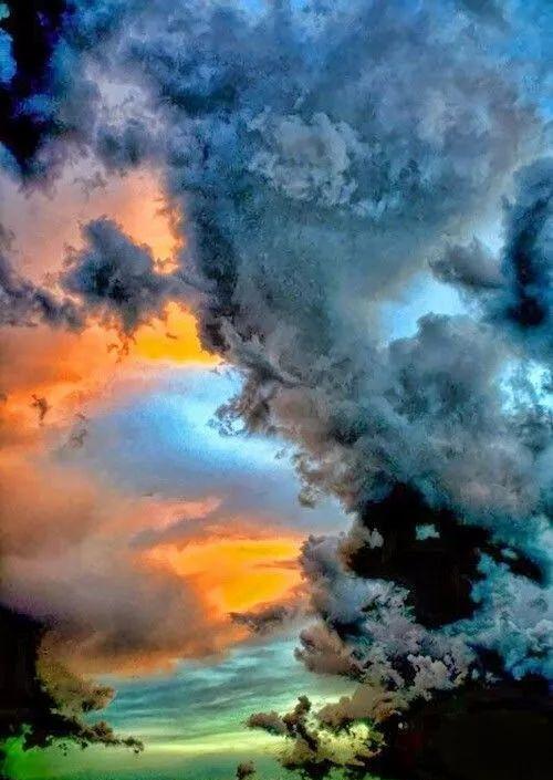 罕见美景：某地天空再现天空之城海市蜃楼景象