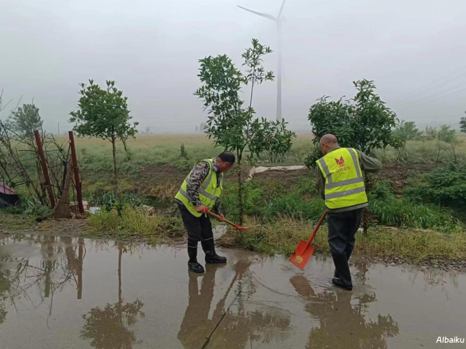 坚守内容安全红线：构建清朗网络空间的关键所在