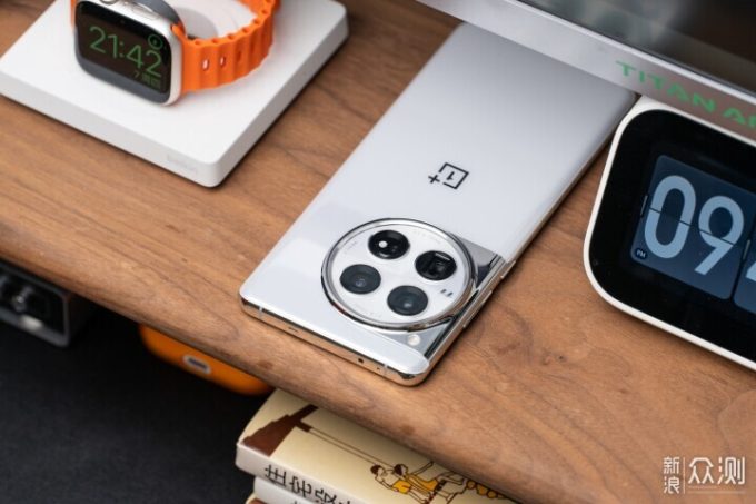 一加12T全球首发LPDDR6内存：开启手机性能新纪元