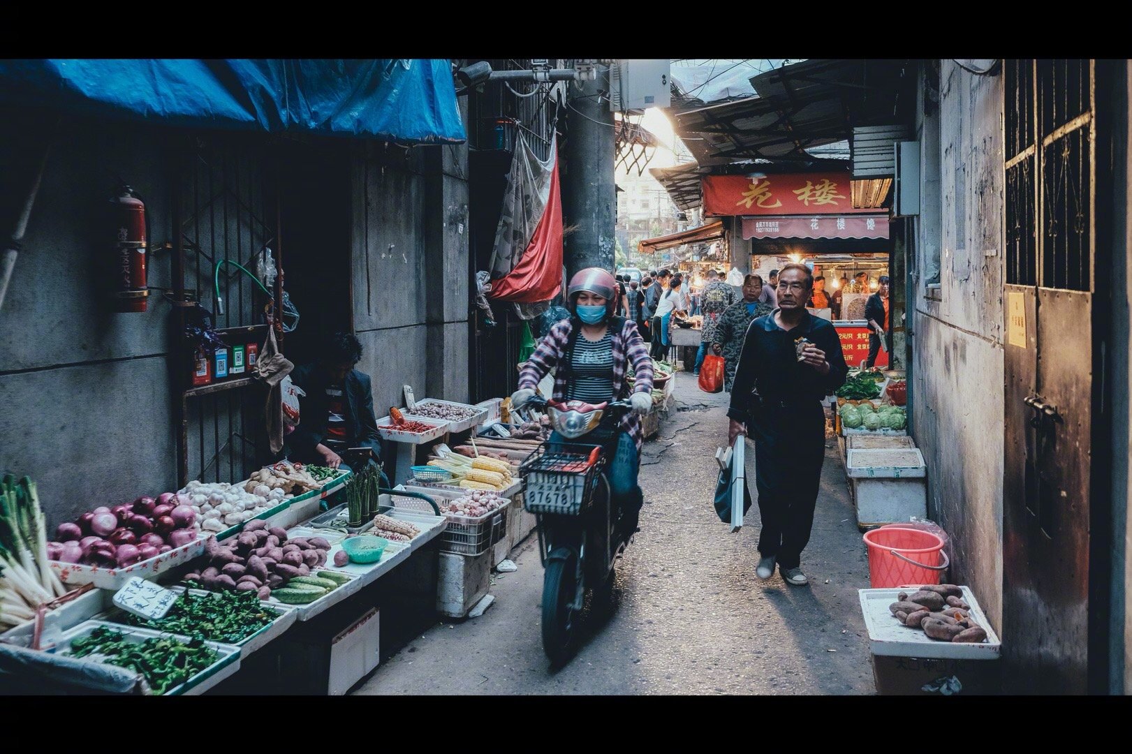 《烟火人间》：竖屏电影美学体系构建的新探索