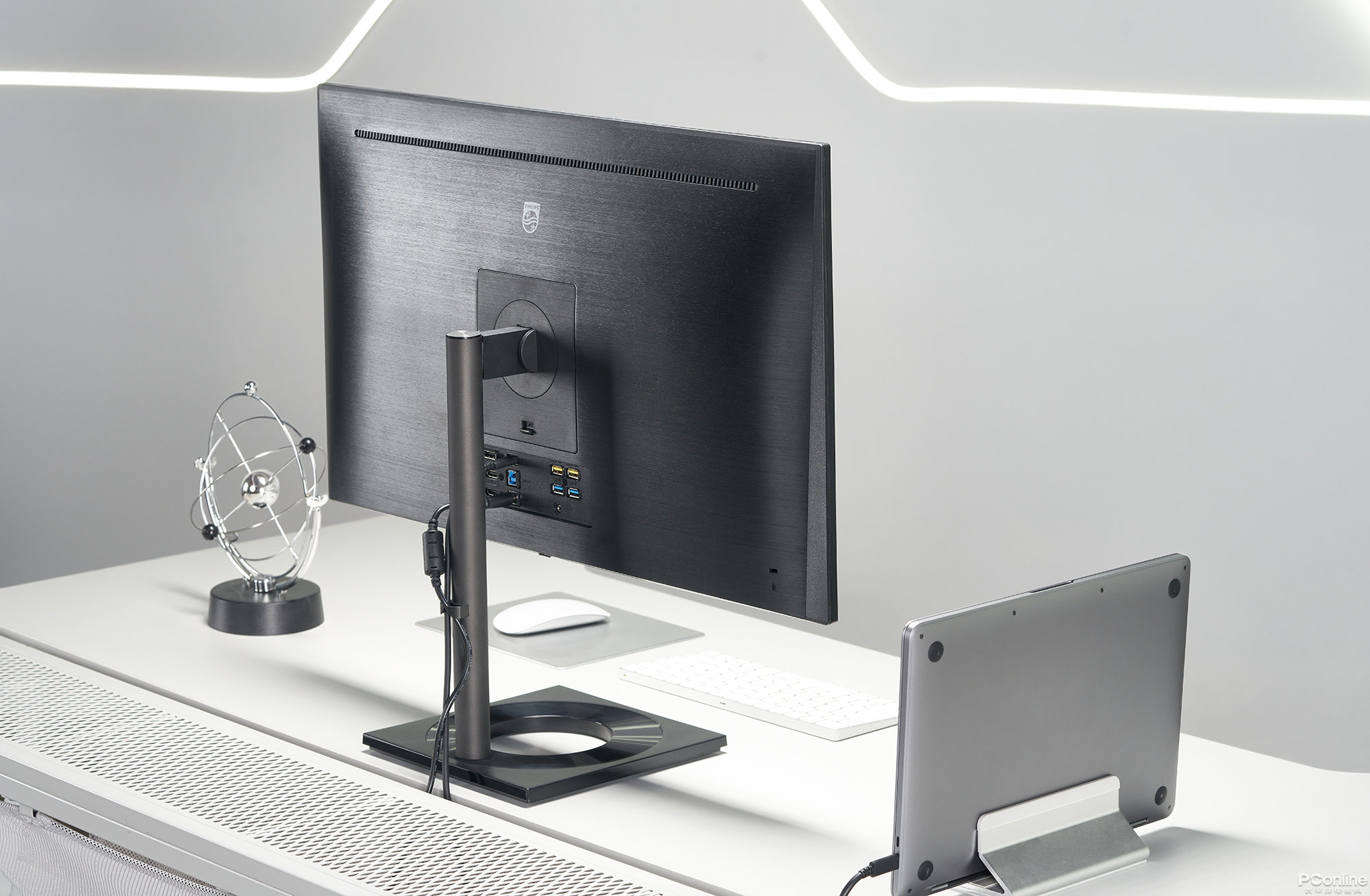 飞利浦OLED电视908系列震撼首发