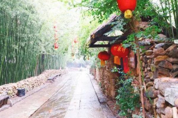 罕见！当地民众目睹神秘光柱横空出世