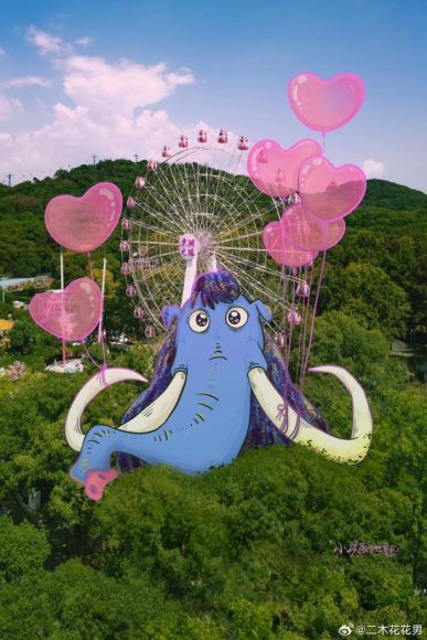 某地惊现巨型飞鸟群遮天蔽日景象罕见