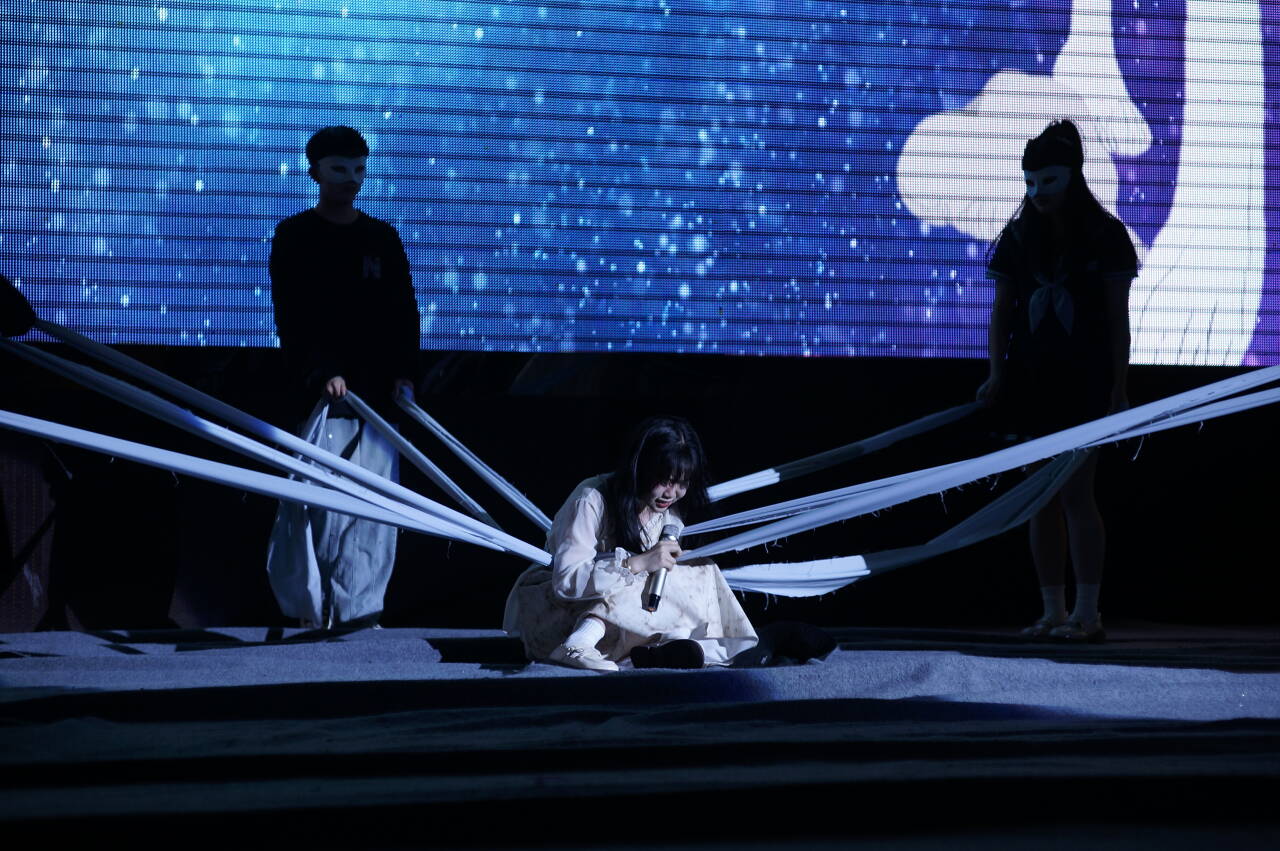 使用情景剧形式