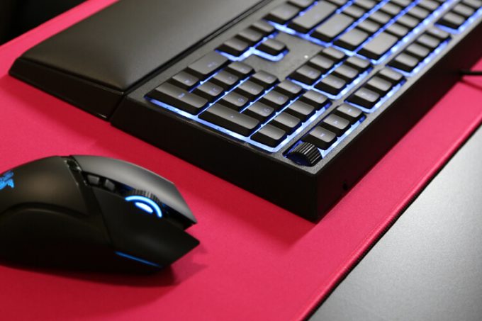 雷蛇引领未来：AI加持下的全新游戏鼠标垫震撼登场