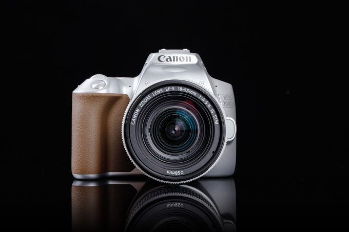 佳能EOS R5 Mark II：8K视频拍摄助力摄影师捕捉每一个精彩瞬间